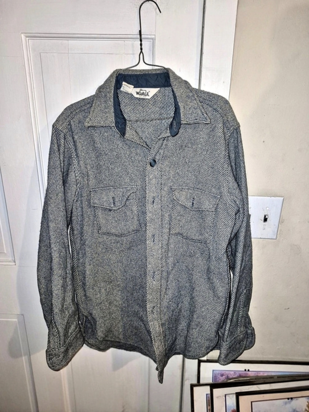 Wrangler Men's Wool Blend Button Down Size Medium